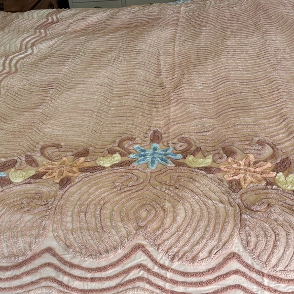 Vintage Chenille bedspread for upcycling - Picture 1 of 11